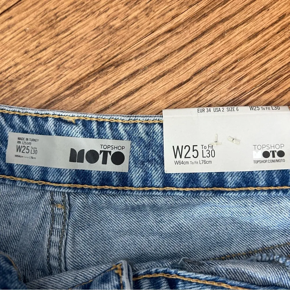 TOPSHOP | Silver Toned Chain Moto Cropped Denim Jeans NWT Size 2 - Image 11