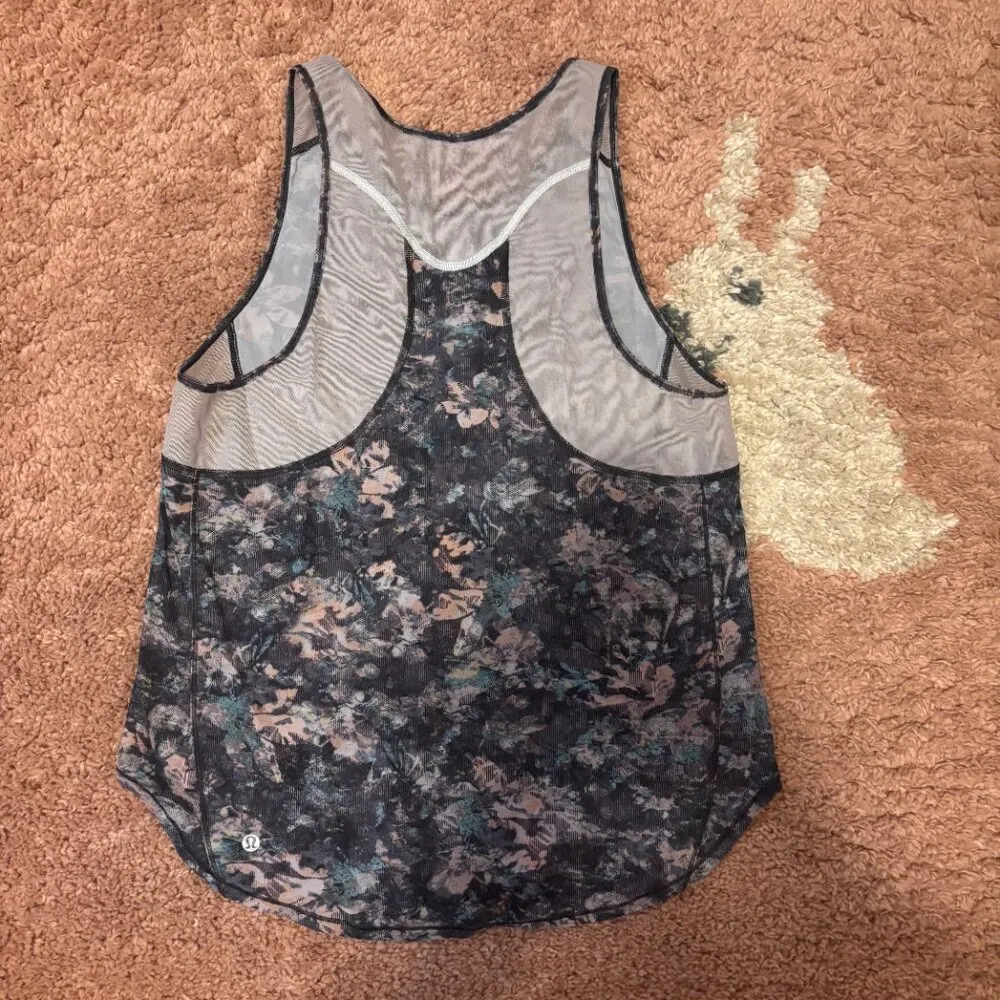 Lululemon Top Women’s Sculpt Tank Stencil Blossom Red Multi Floral Mesh Yoga - Image 4