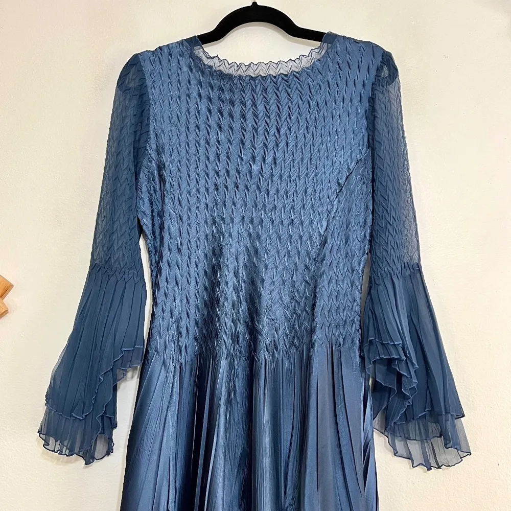 Komarov Bell Sleeve V - Image 7