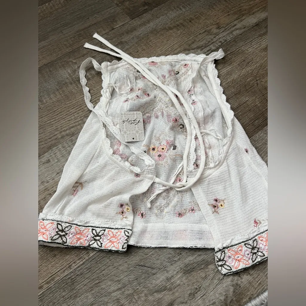 NWT free people garden party top in ivory Embroidered White Crop Top - Image 10