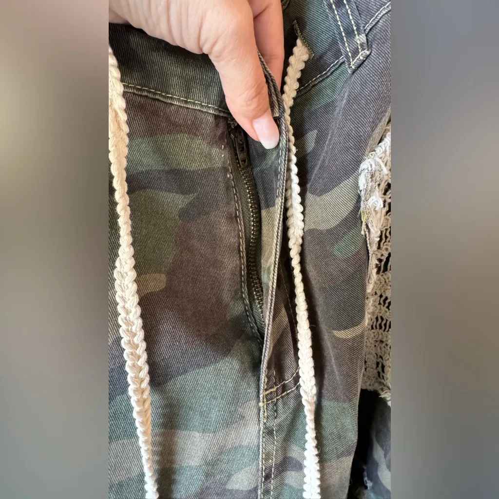 POL Camo “Nomad Luxe Joggers” size Medium - Image 14
