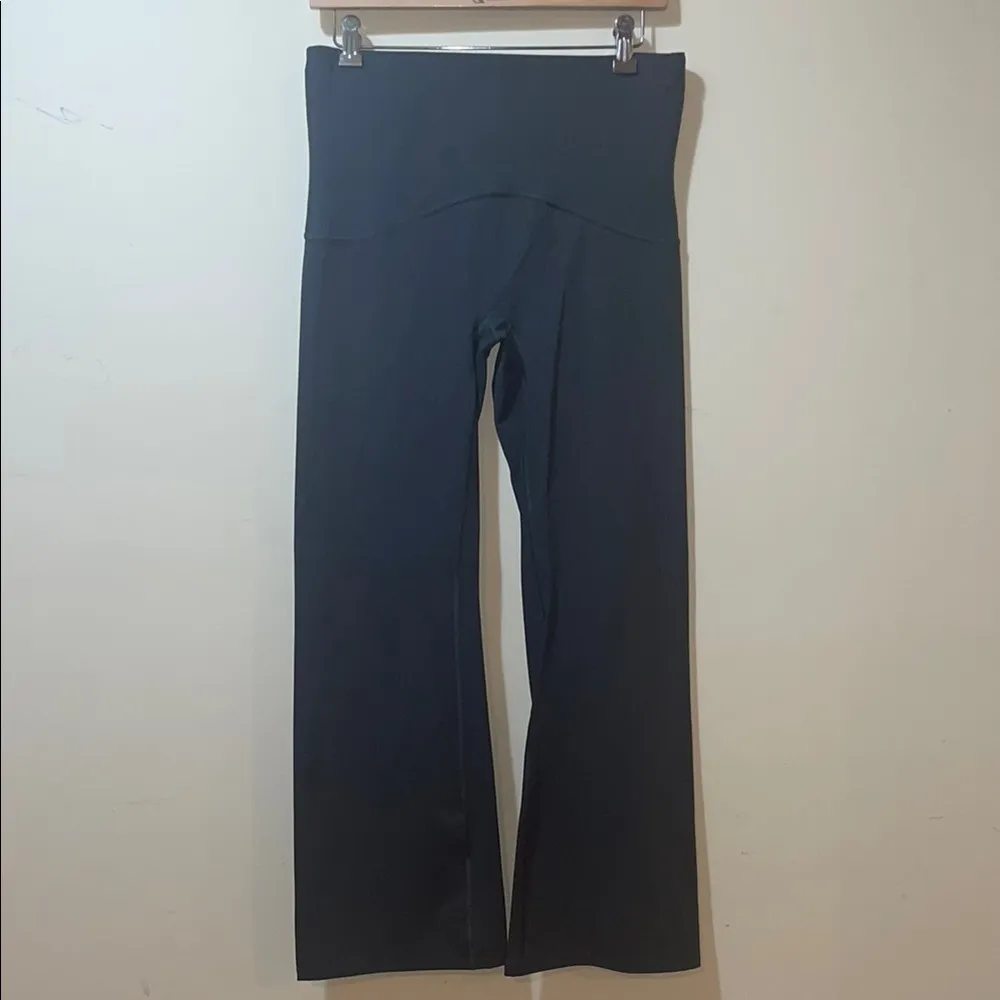 Women's Like New Spanx Booty Boost Flare Yoga Pants - Image 4