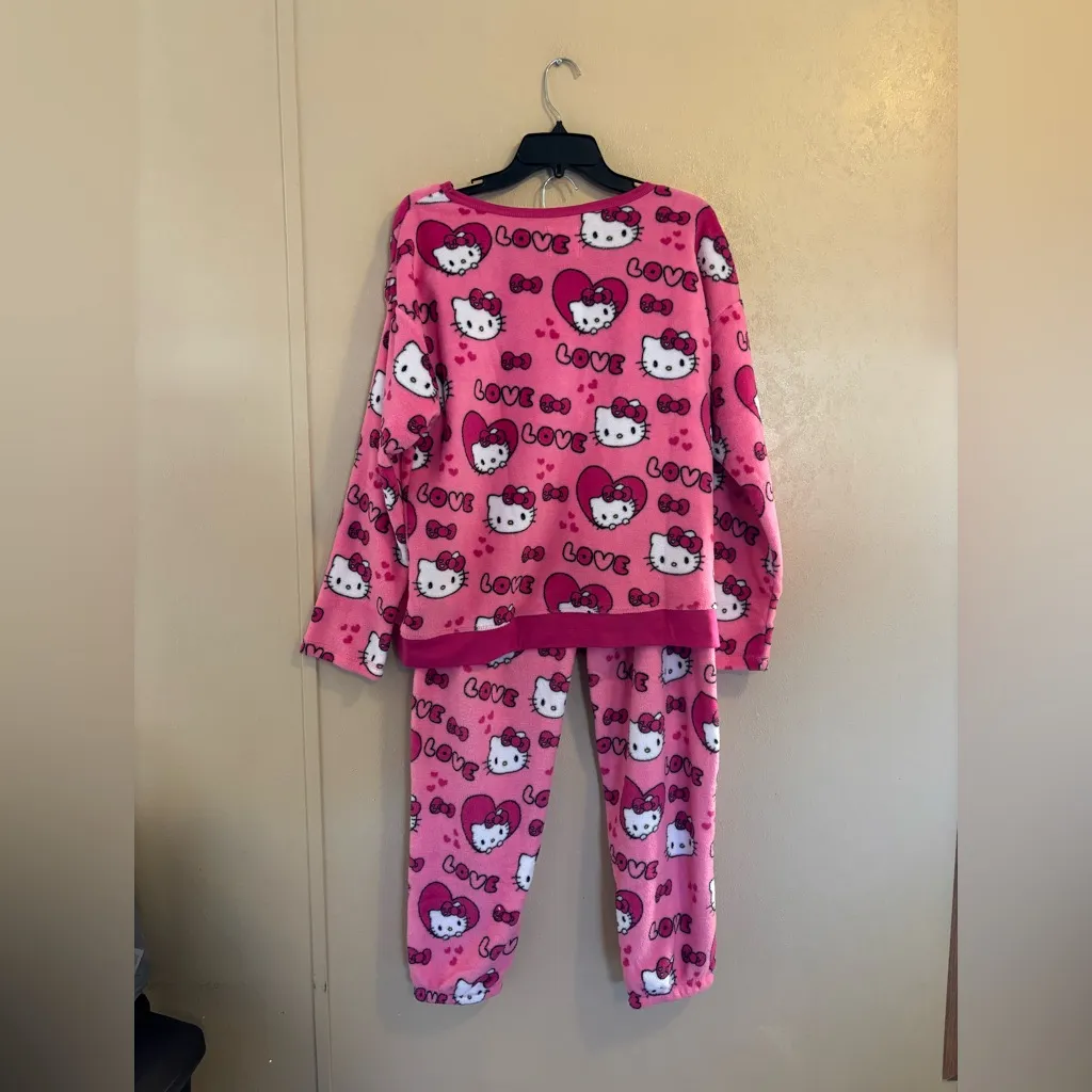 NWT Hello Kitty Love plush fleece pajama set sz L - Image 2
