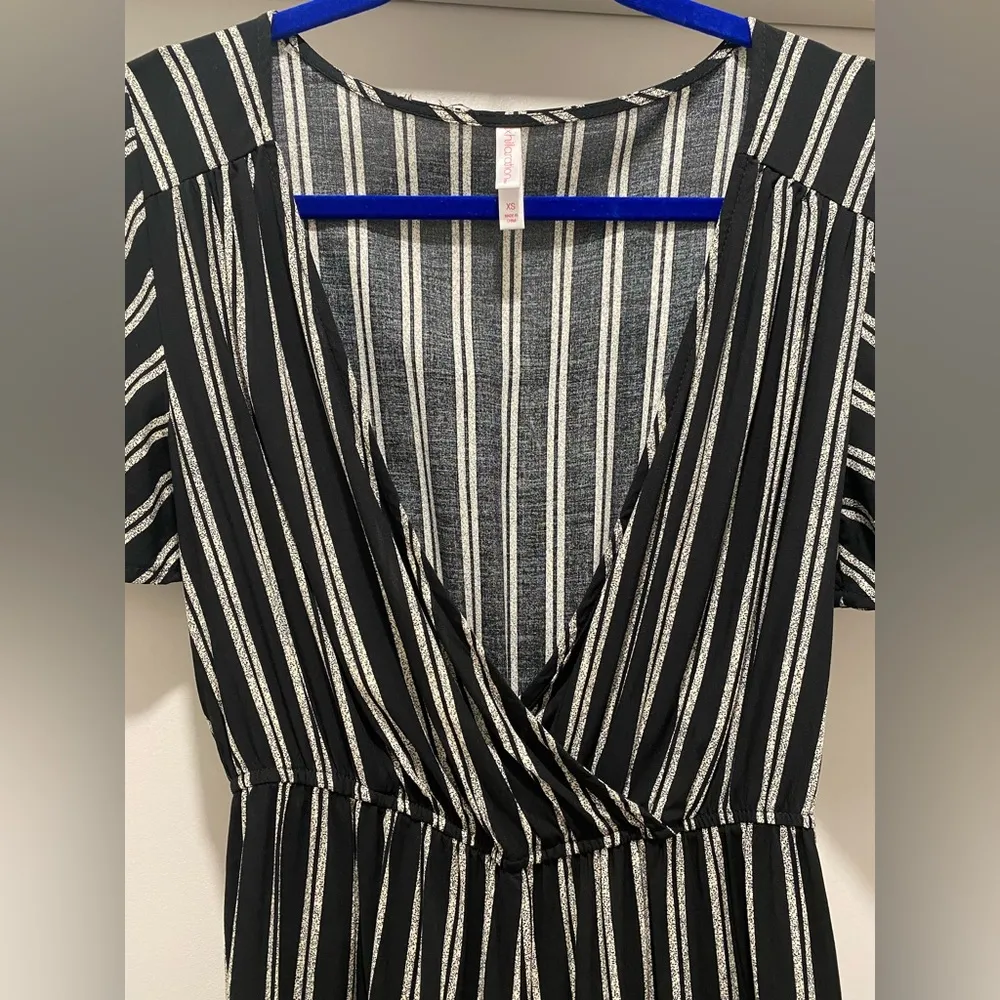 Xhilaration Black & White Vertical Striped Short-Sleeve Romper - XS - Image 6