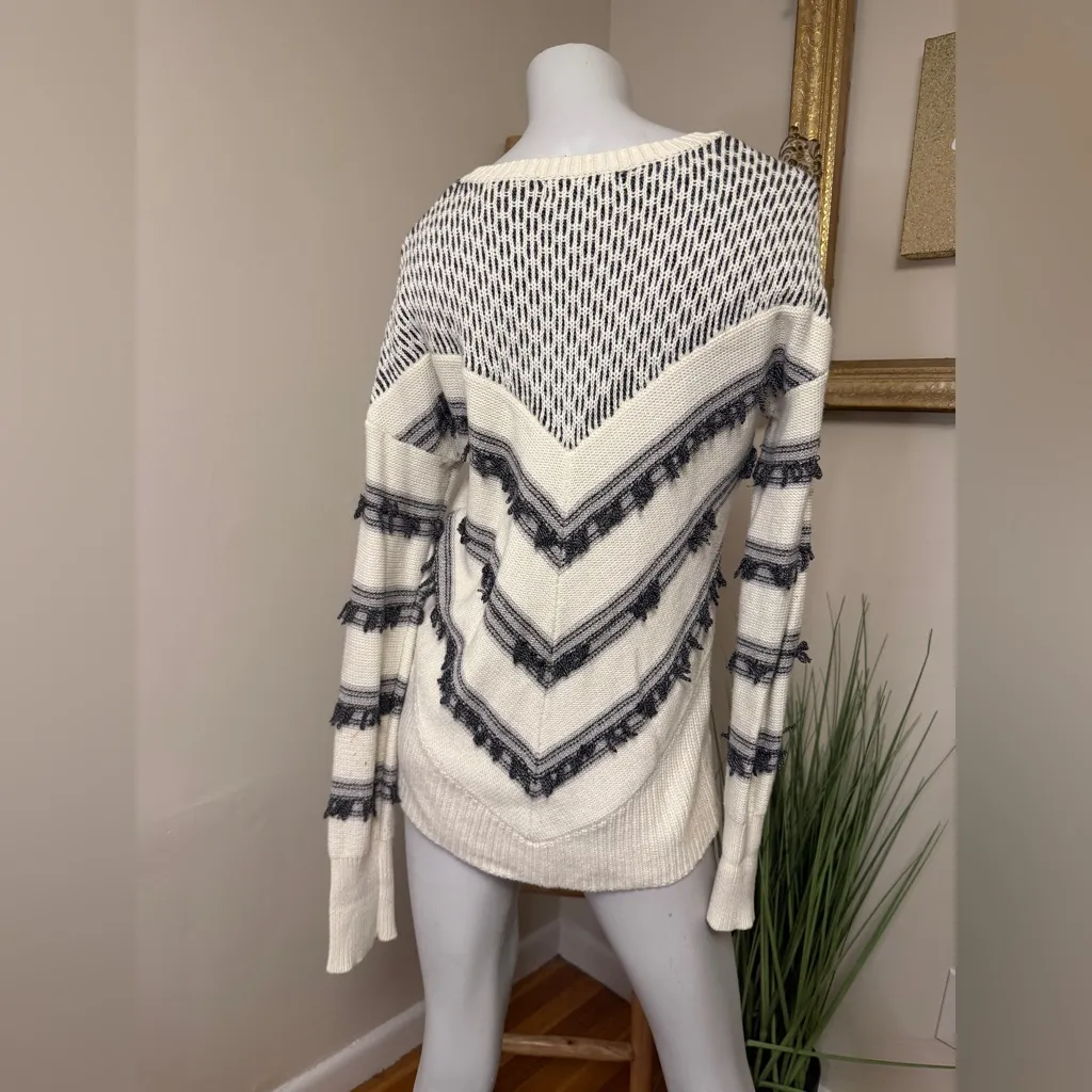 Banana Republic Women's Medium Chevron Fringe Black White Chunky Knit Sweater - Image 7