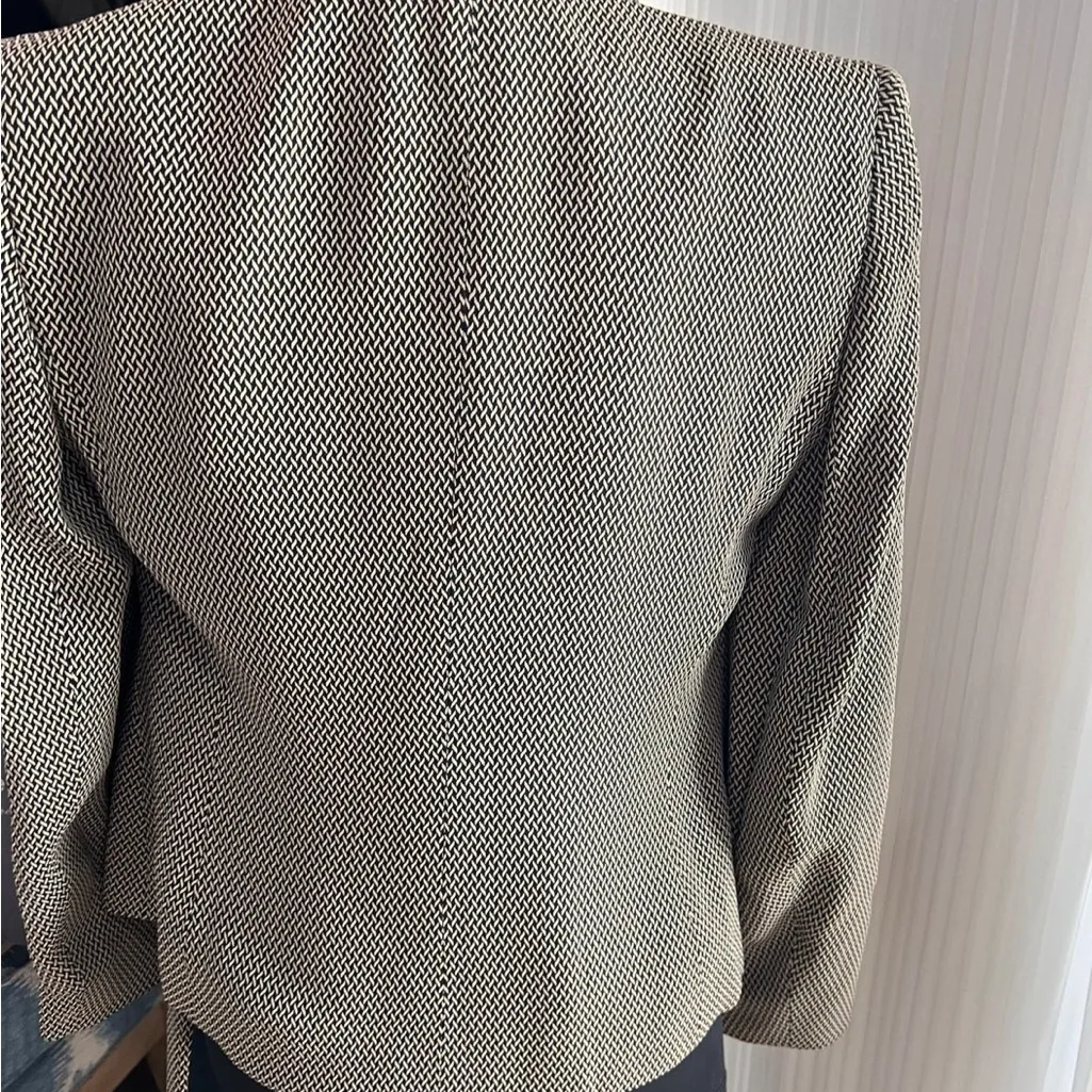 Vintage pantsuit,Jones New York women’s pleated pantsuit size 8Pmade in Thailand - Image 4