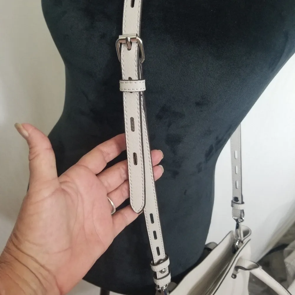 Rebecca Minkoff Large Avery Tote Color: Stone. - Image 13