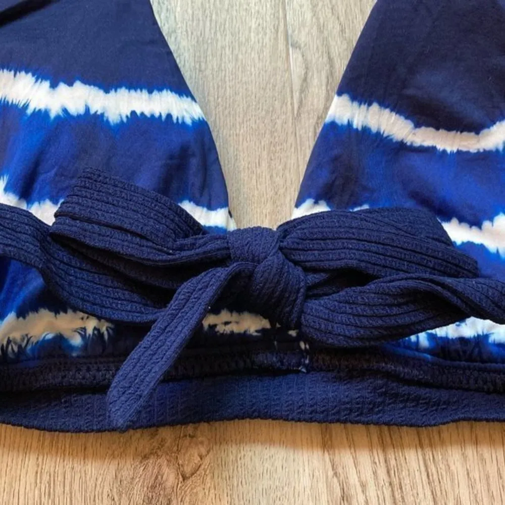 Becca Iconic Swim Halter Tie Dye Bikini Top Size D NWT - Image 6