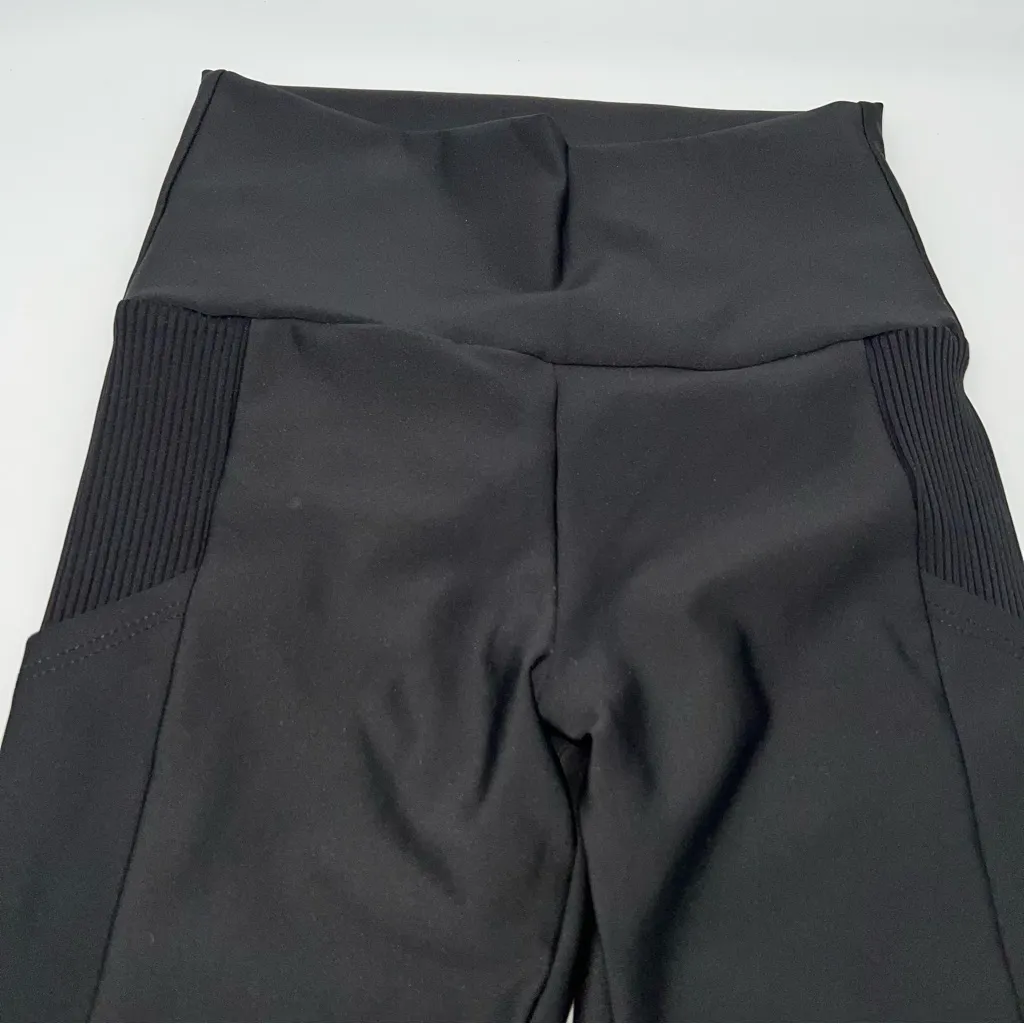 Peloton Women’s Black Leggings with white Branding on Side Pocket-Size S - Image 2