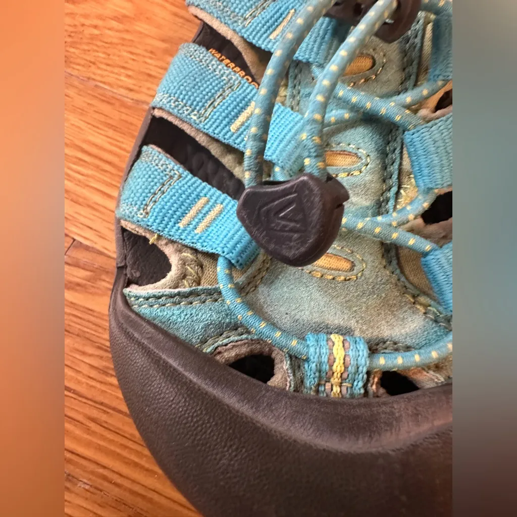 KEEN SANDALS aqua size 7/7.5 - Image 3