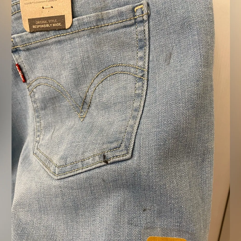 Levi’s shorts mid length size 31 - Image 5