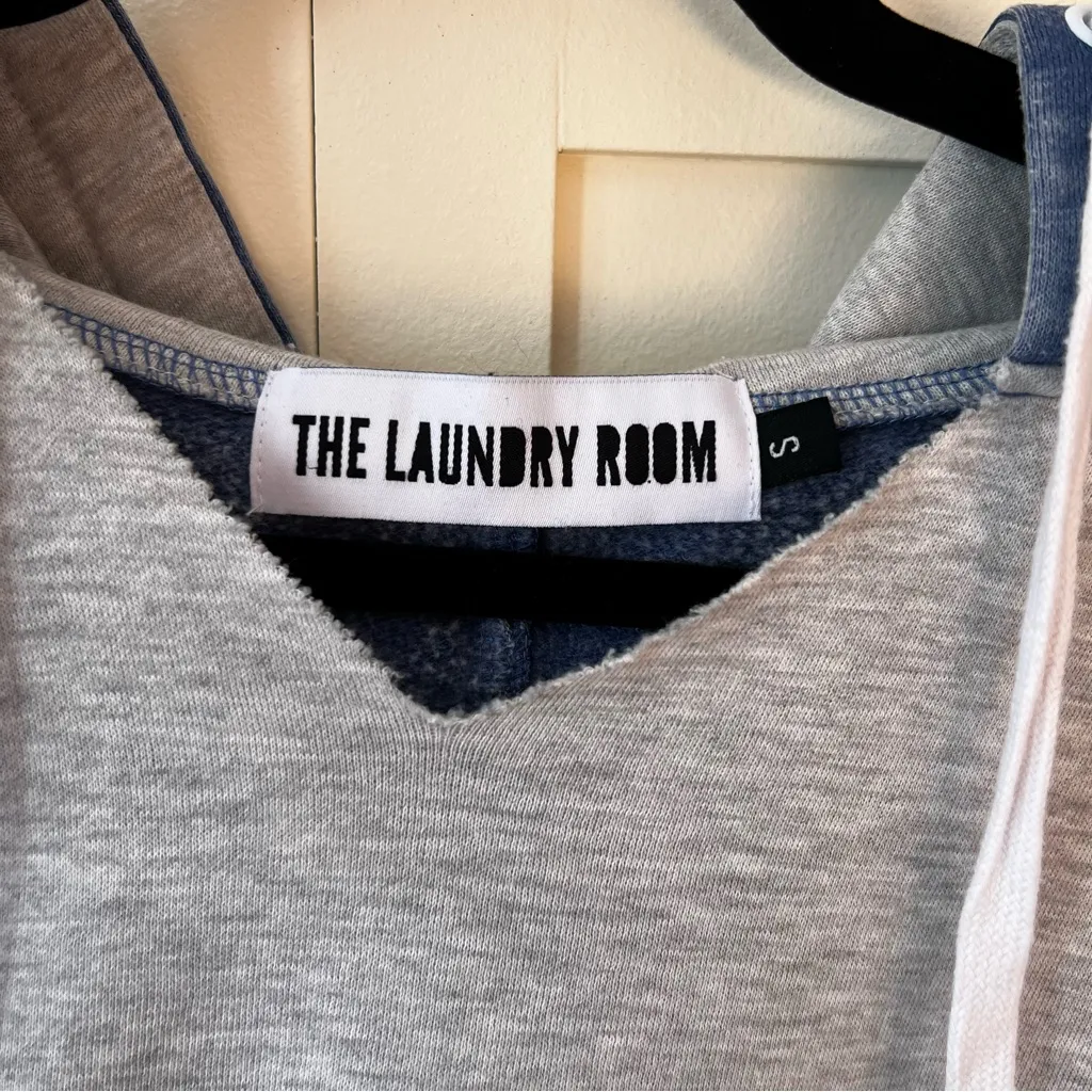 The Laundry Room Revolve Gray Blue Crop Sweatshirt Hoodie Size Small - Image 2