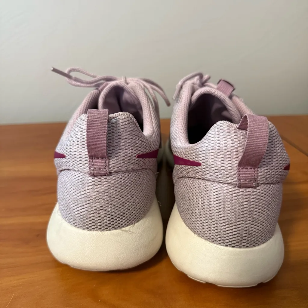 Nike Women's Roshe One Plum Chalk Running Comfort Sneaker Tennis Shoe 844994-501 - Image 6