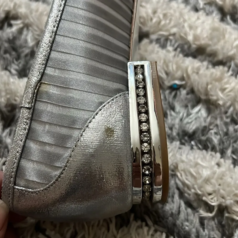 Adriana Papell silver gray pointed toe flats size 6M - Image 7