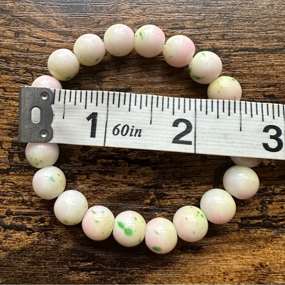 VINTAGE White and Green Beaded Bracelet - Image 3