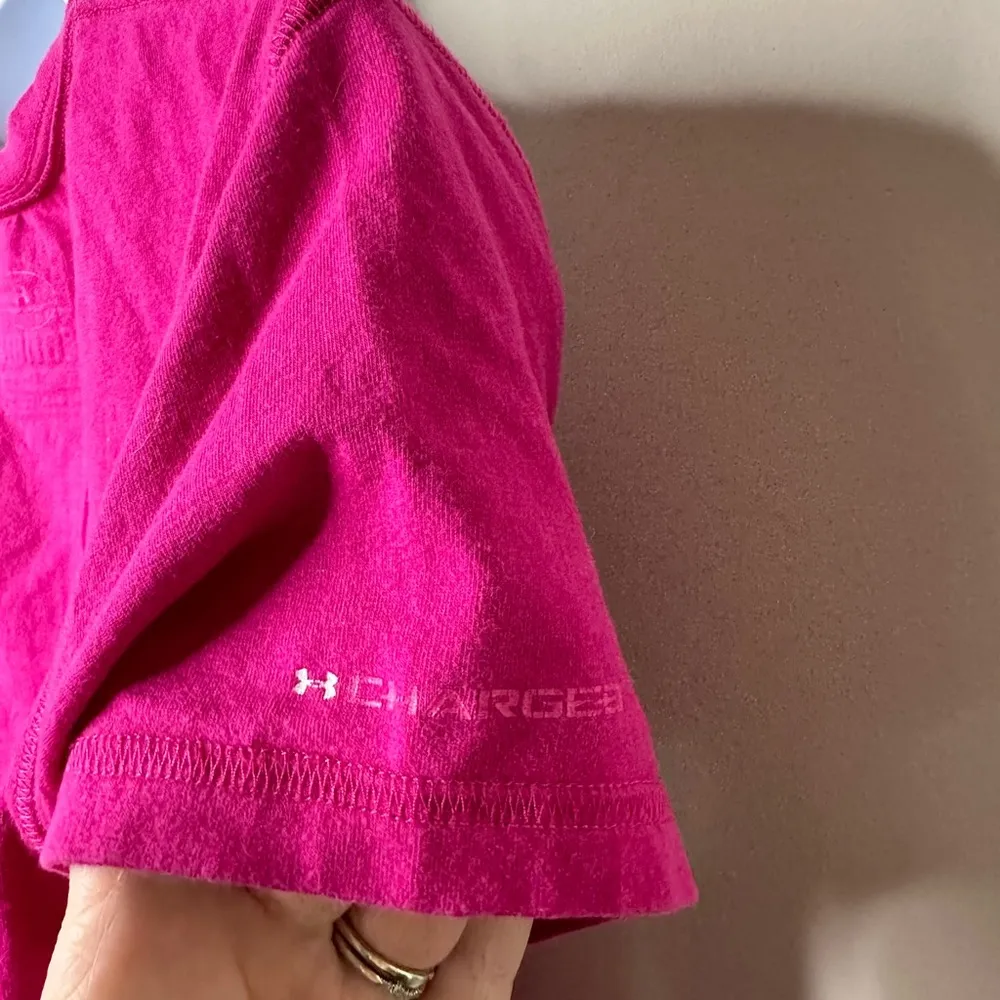 Under Armour Fuchsia Pink Semi-Fitted Short Sleeve Shirt Women's Medium - Image 4