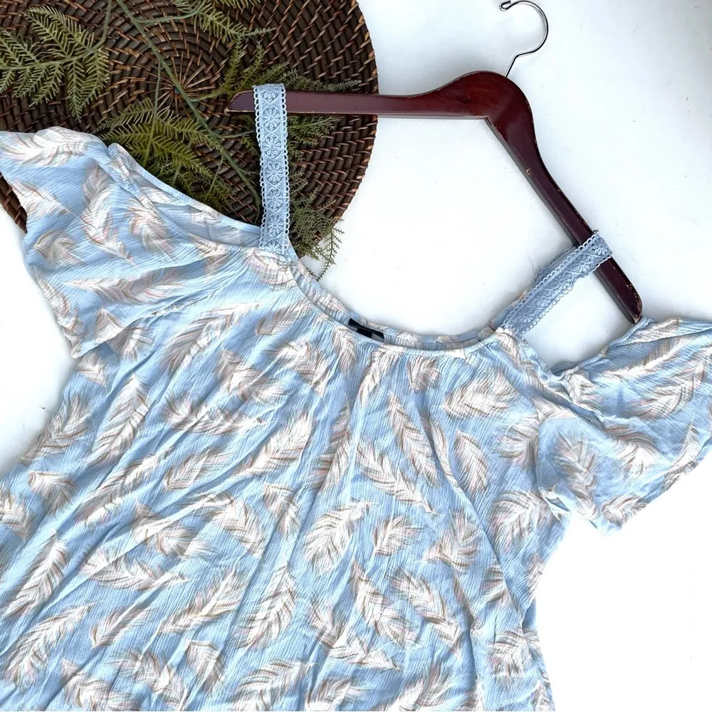 Torrid Womens Shirt Blue Plus Feather Cold Shoulder Flutter Sleeve Plus 1X - Image 2