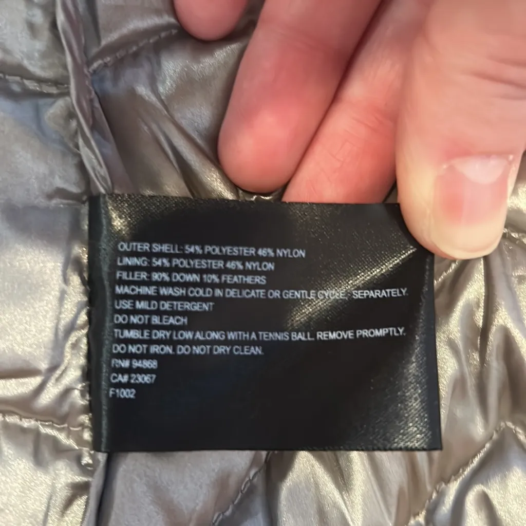 Bernardo‎ puffer vest size large - Image 4