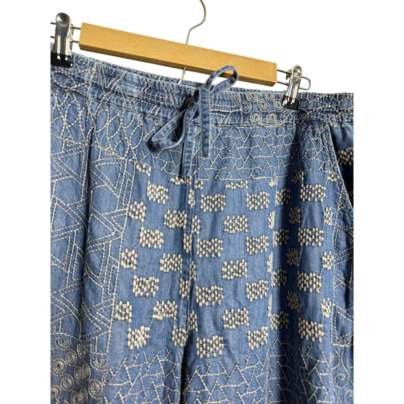 Johnny Was BIYA Cher Embroidered Denim Jogger Pants Chambray Blue Women’s L - Image 4