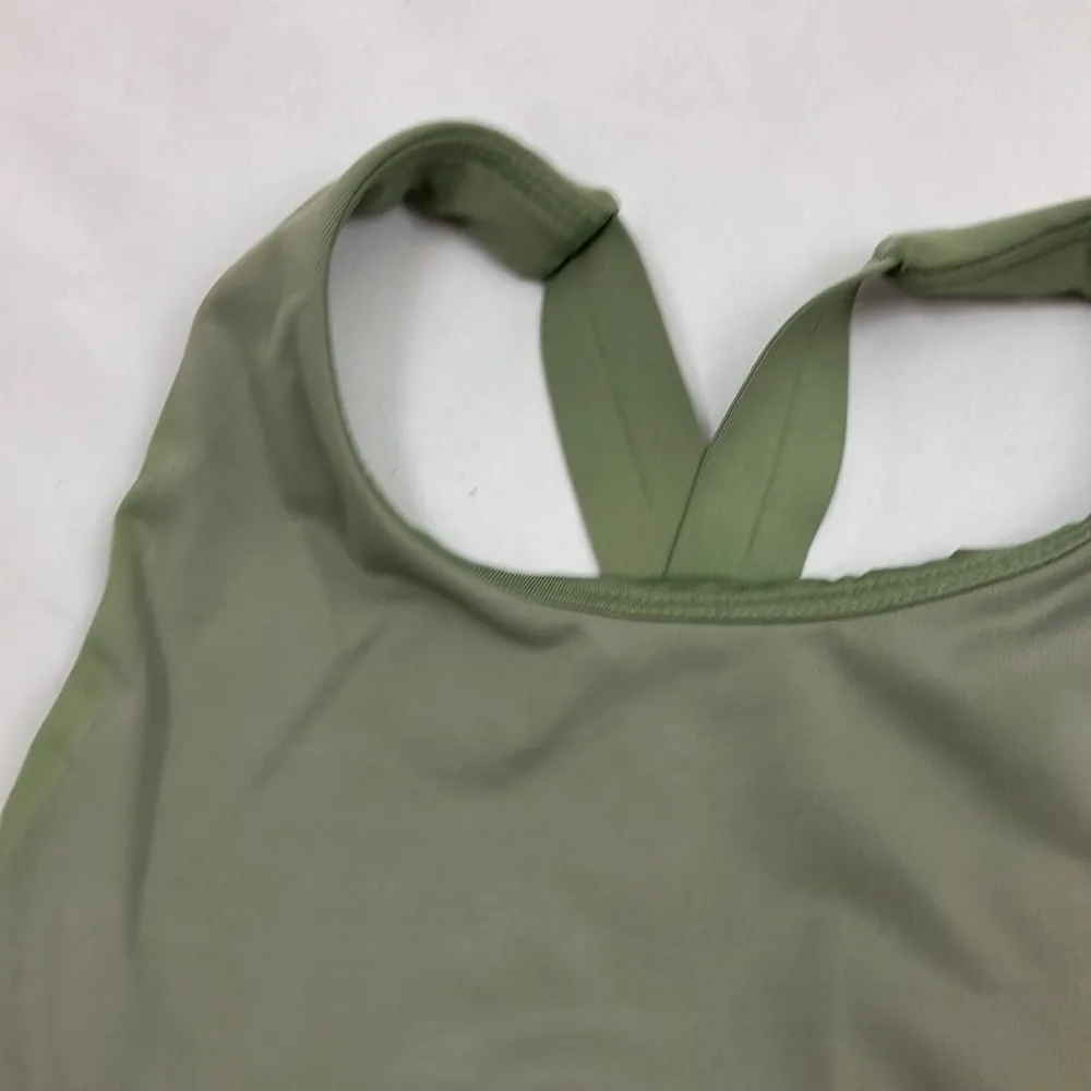 Athleta ombré green sports bra/workout top woman’s size medium - Image 2