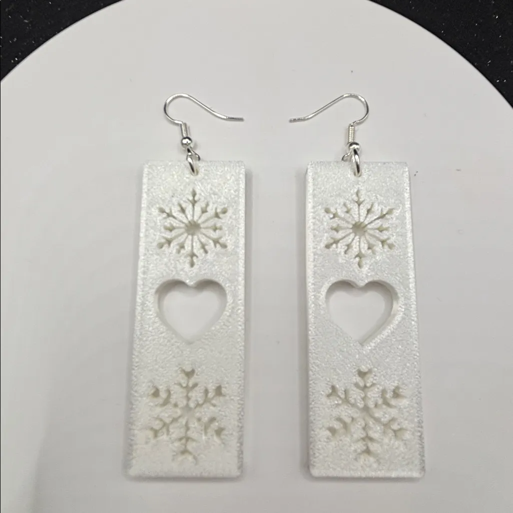 ❄️ White Snowflake Heart Earrings with Silver Accents 🤍 - Image 2