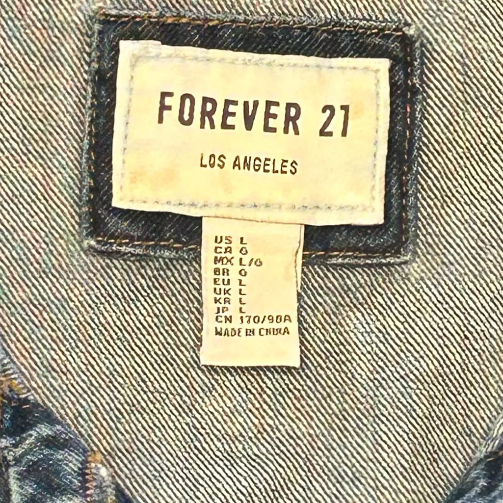 Forever 21 classic medium wash timeless versatile denim trucker style jacket L - Image 3