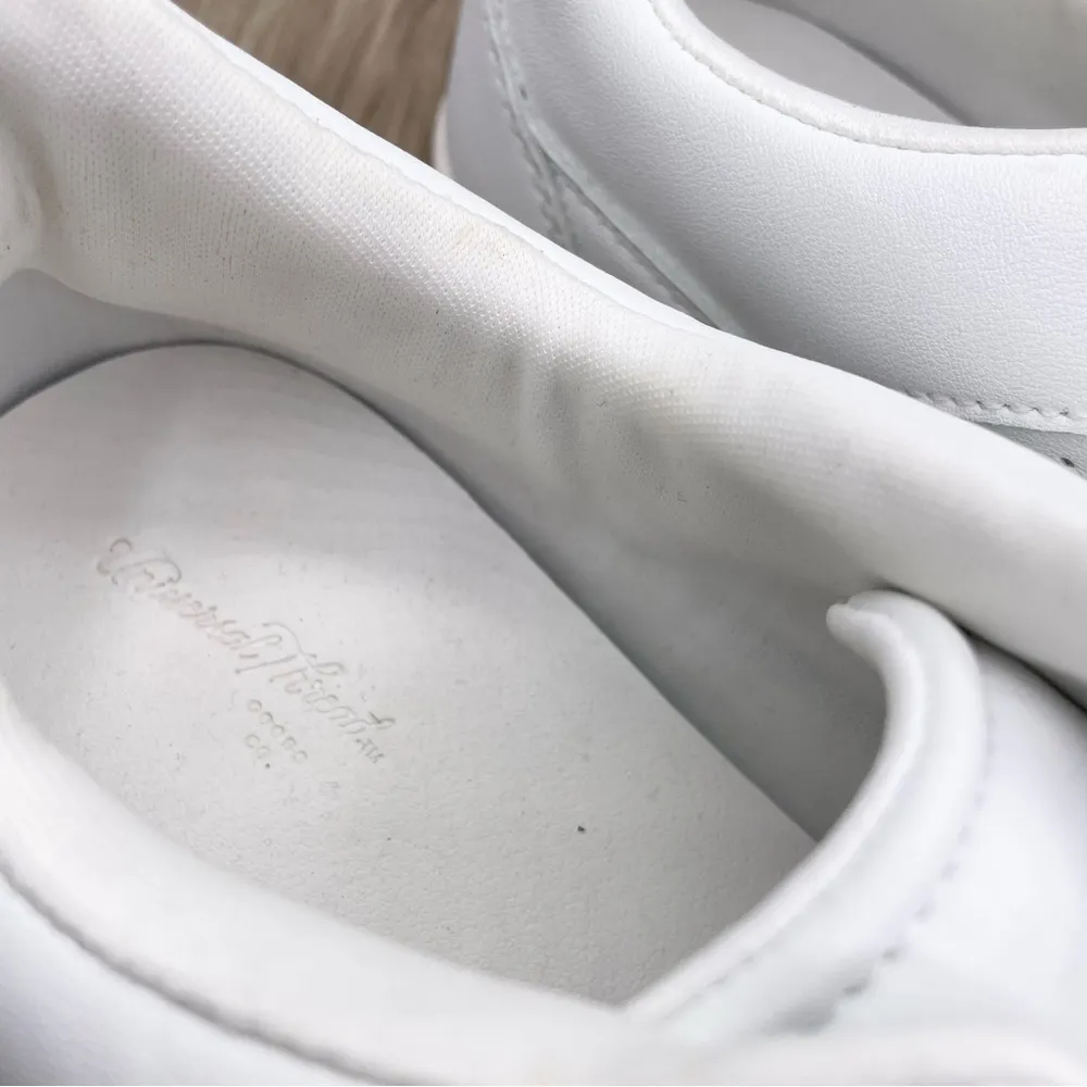 Universal Thread leather comfort white sneakers women Size 10 - Image 8