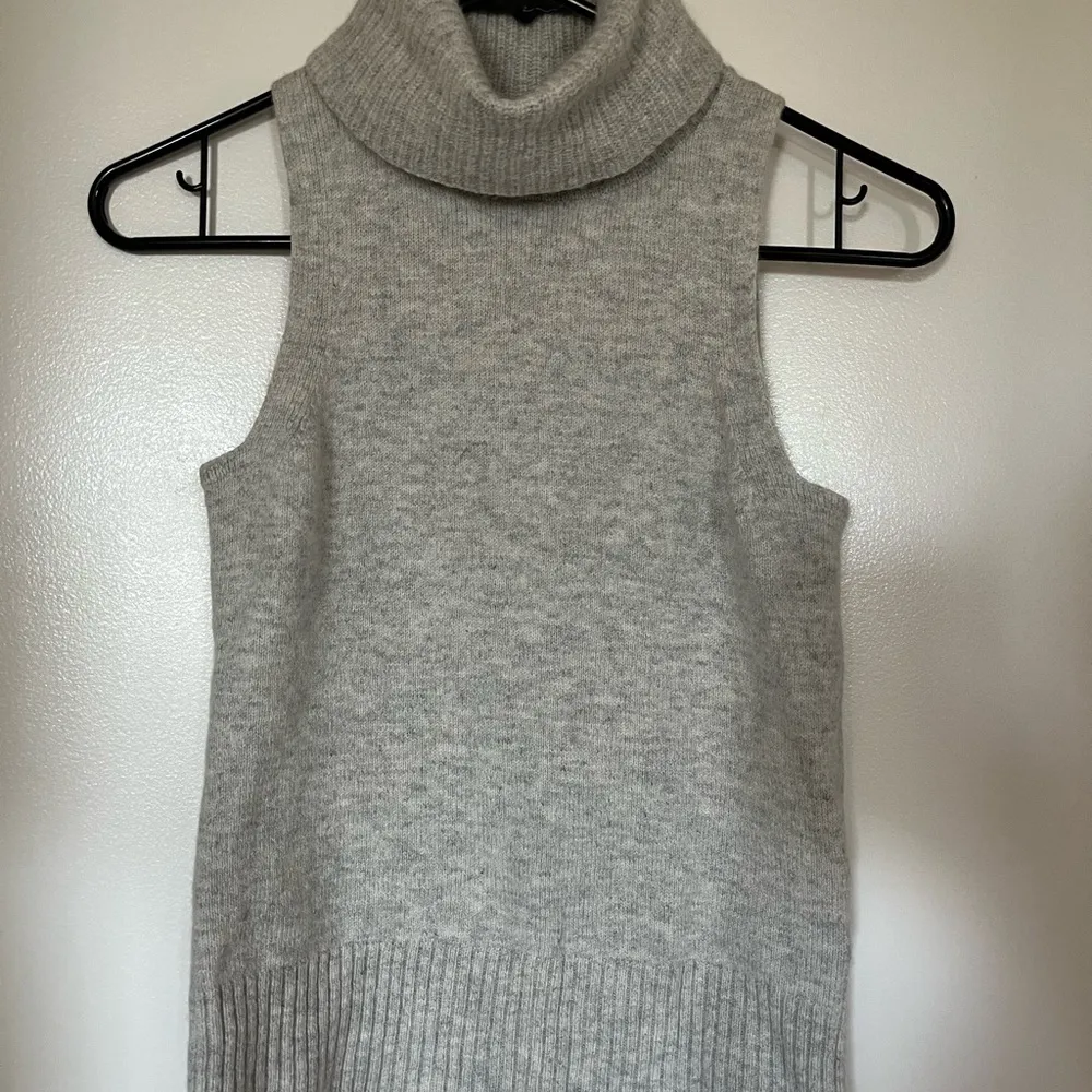 •  • sleeveless sweater - Image 2