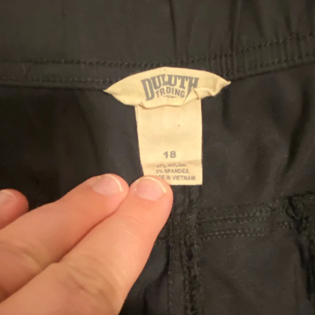 Women's Duluth Trading Company Black Dry on the Fly 10" Shorts Size 18 - Image 3