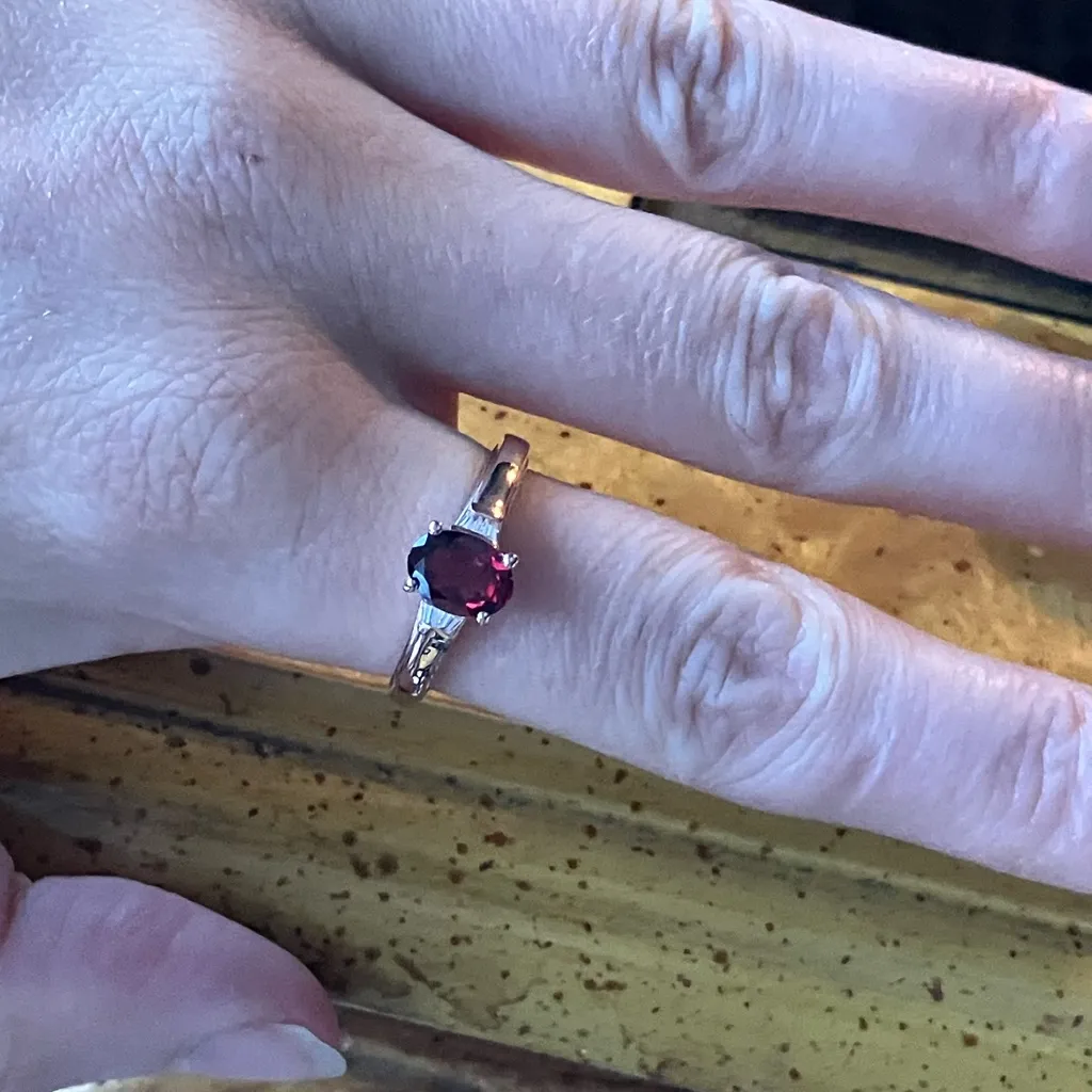 Tanzanian Wine Garnet Sterling Silver Ring Size 9 Red - Image 4