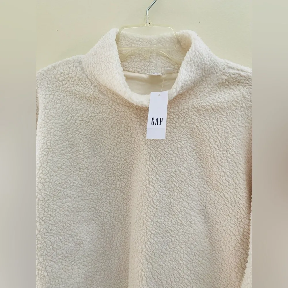 NWT GAP Fleece Sweatshirt for women - Image 9