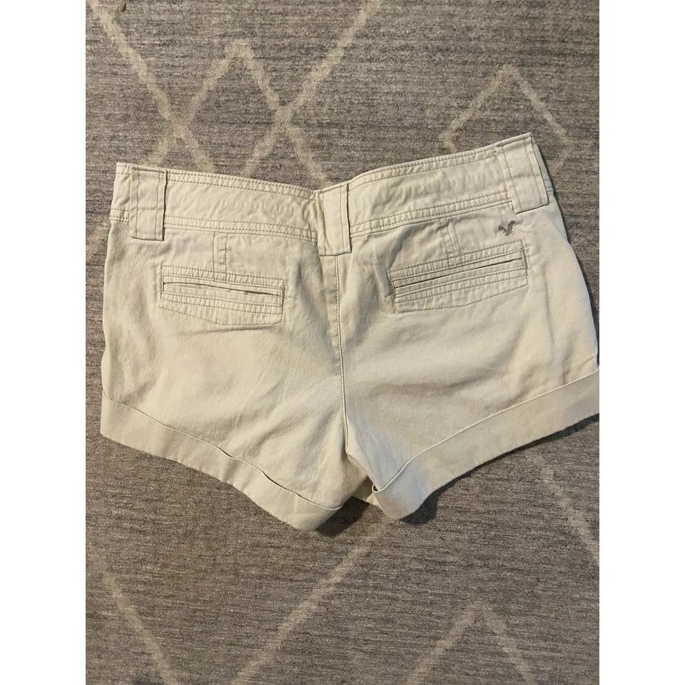 American Eagle Outfitters Tan Khaki Shorts, Size 4 Pre Owned EUC Summer - Image 2