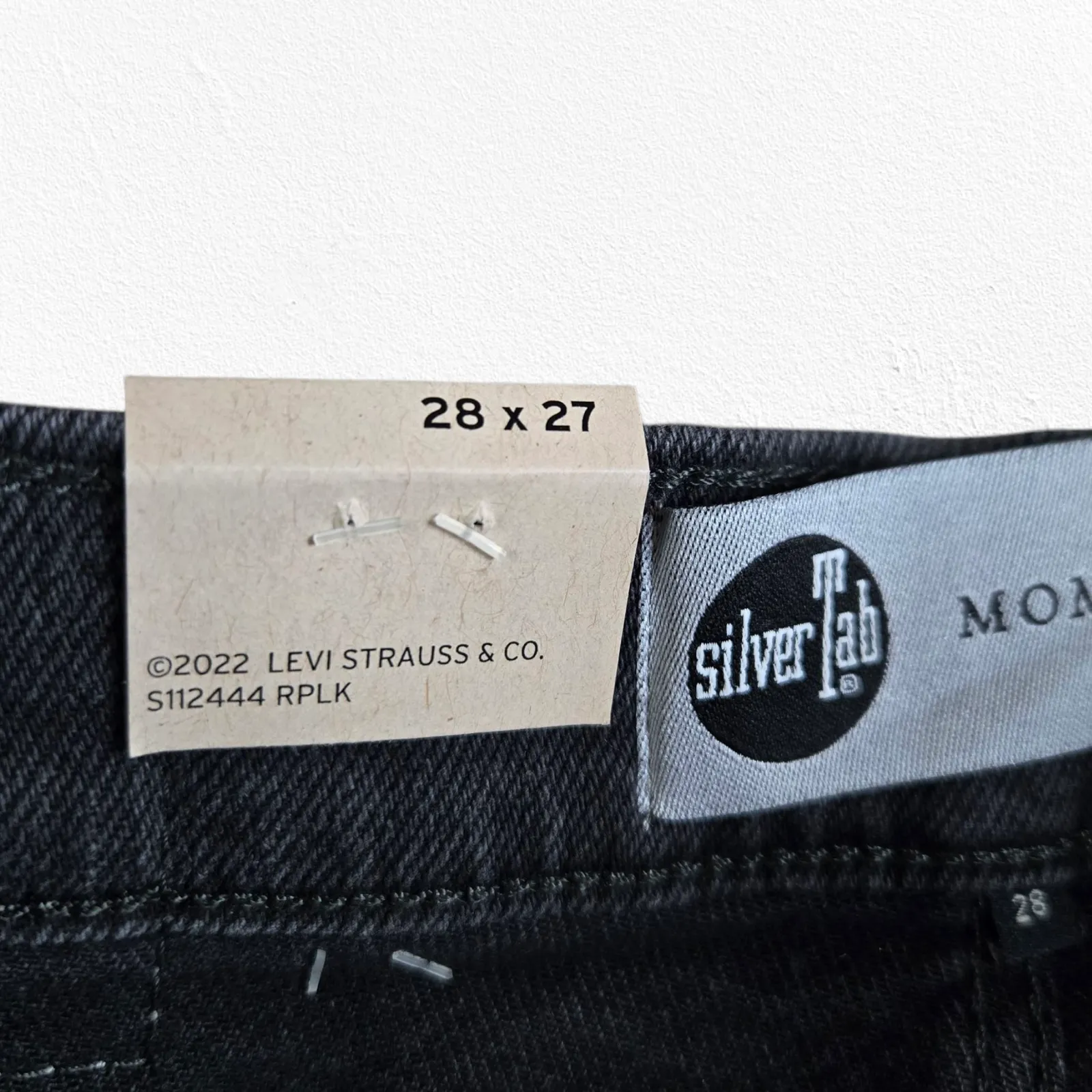 Levi's SilverTab Black Wash High Waisted Tapered Straight Leg Mom Jeans Size 28 - Image 6