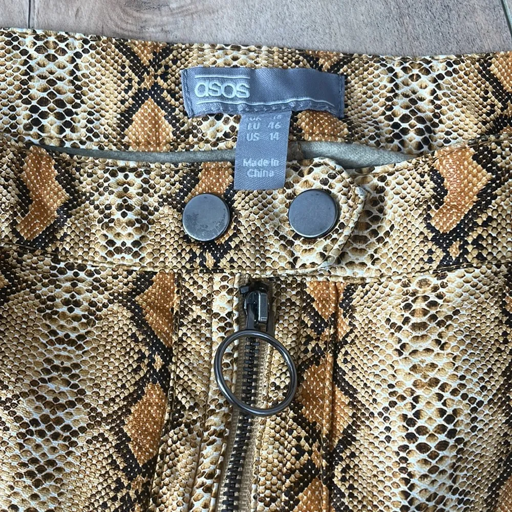 ASOS DESIGN Kick Flare Snake Vinyl Cropped Pants Sz 14 - Image 7