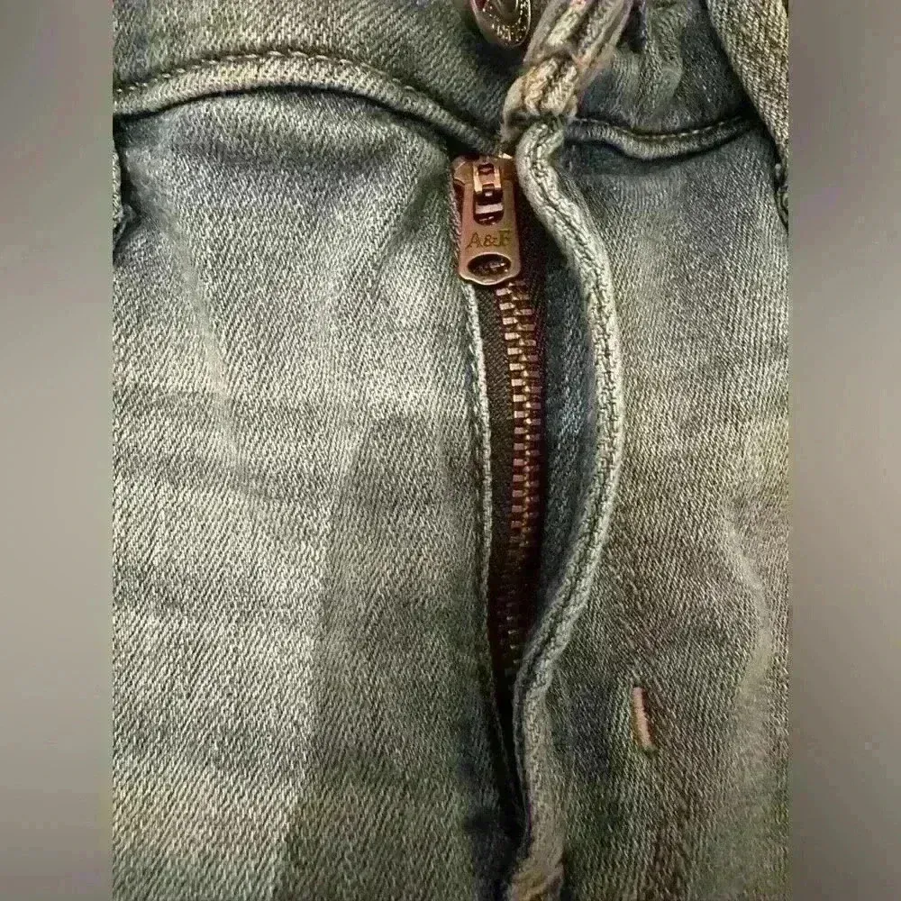 Abercombie & Fitch Embroidered Skinny Jeans Size 4/27  (C15) - Image 9