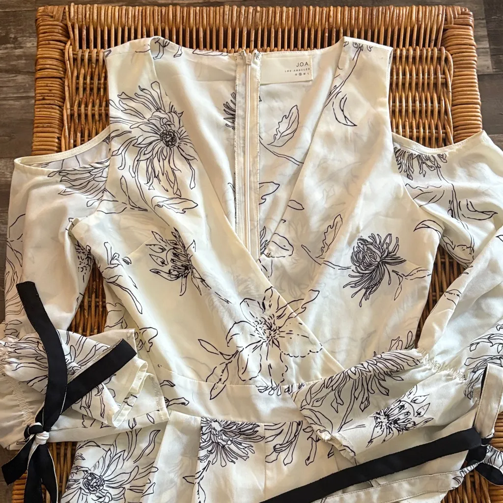 J.O.A. Los Angeles Floral Romper with Black Tie at wrist. - Image 4