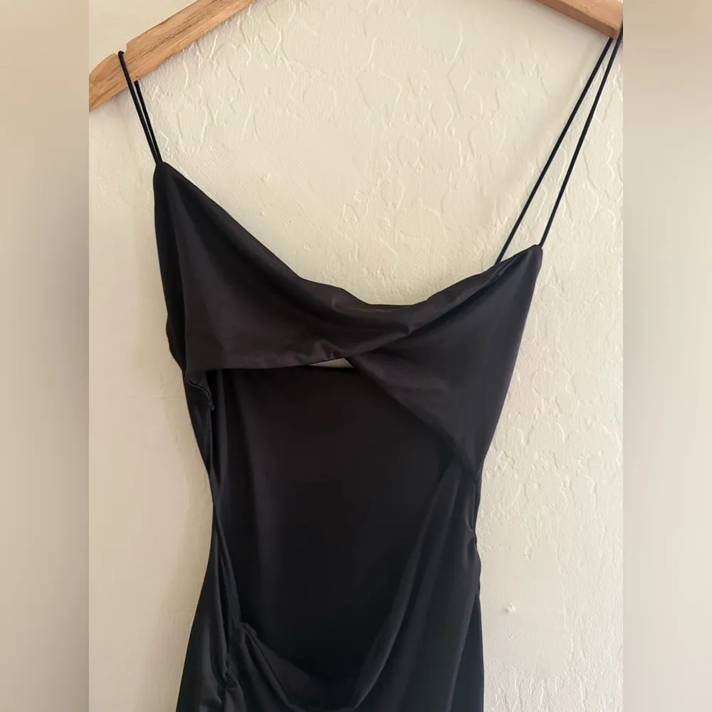 Elegant Black Cutout Dress - Image 4