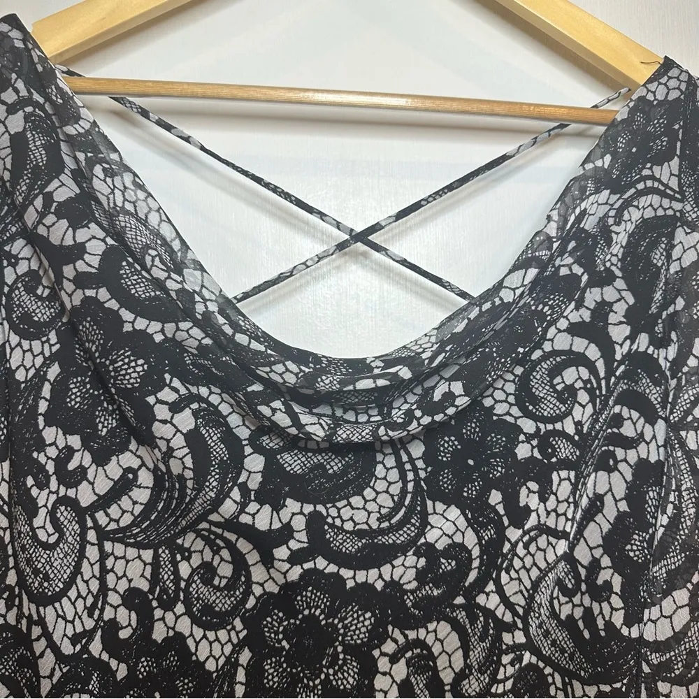 Adrianna Papell Cowl Neck Long Sleeve. Size: XL. Black and White. - Image 2