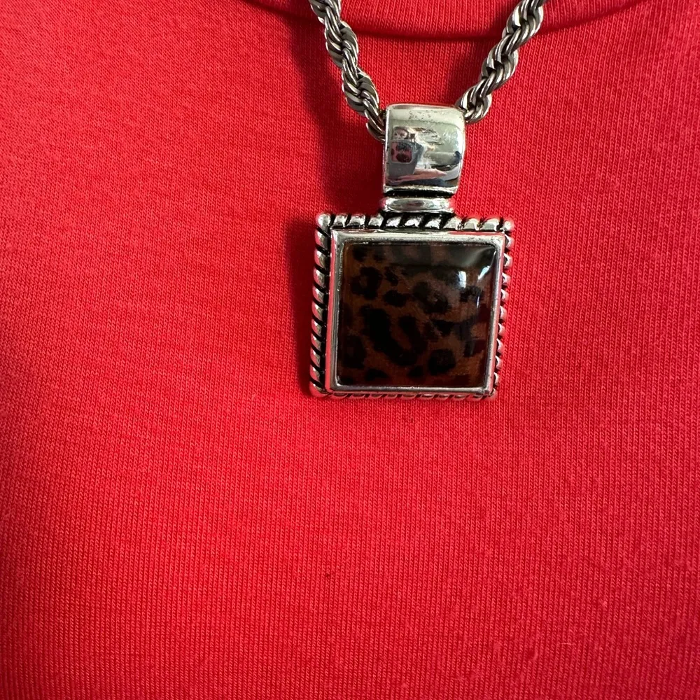 Beautiful 18” Leopard Style Square Necklace Brown - Image 2