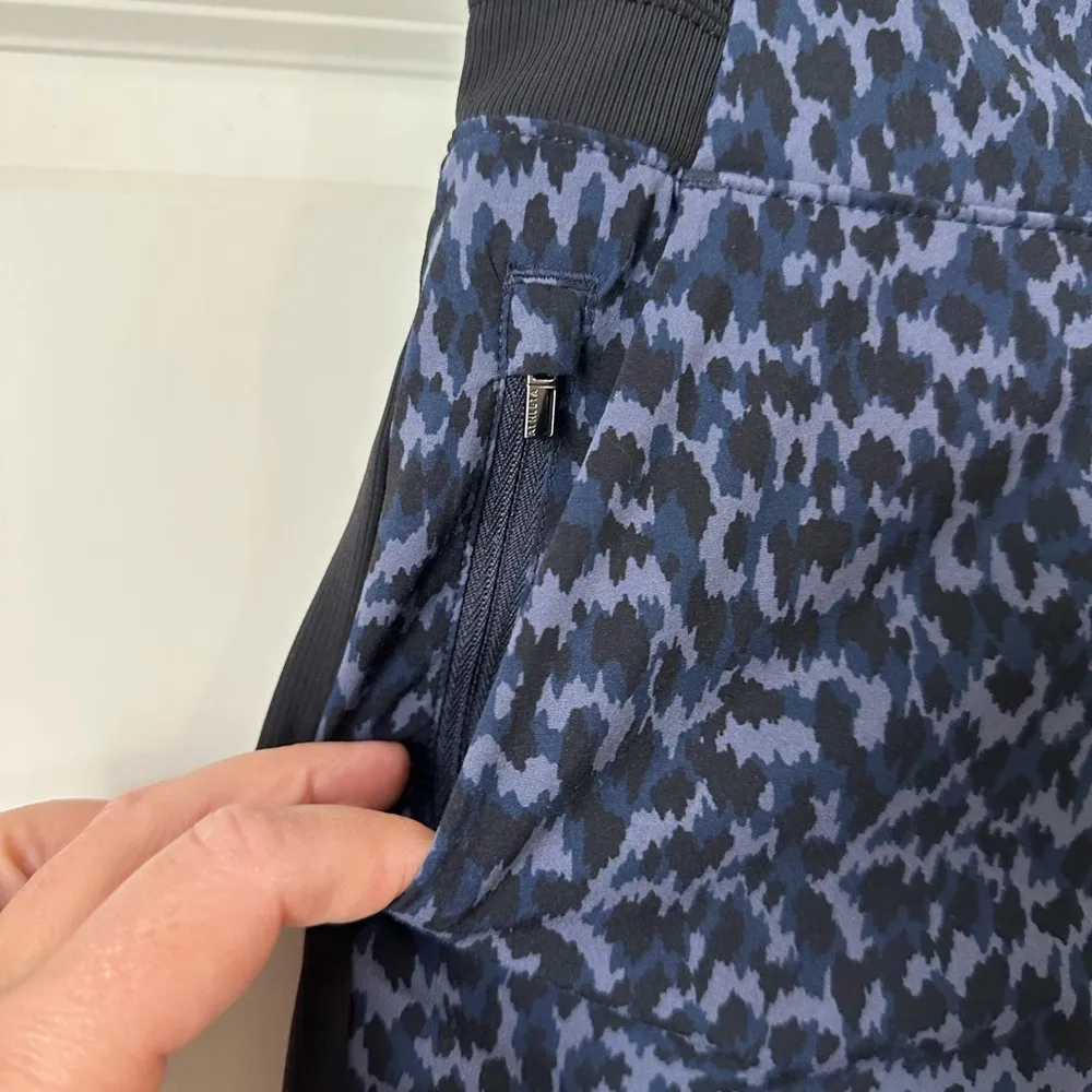 Athleta Shorts Navy Blue/Purple Brooklyn Printed Allure Sportswear Size 8 - Image 4