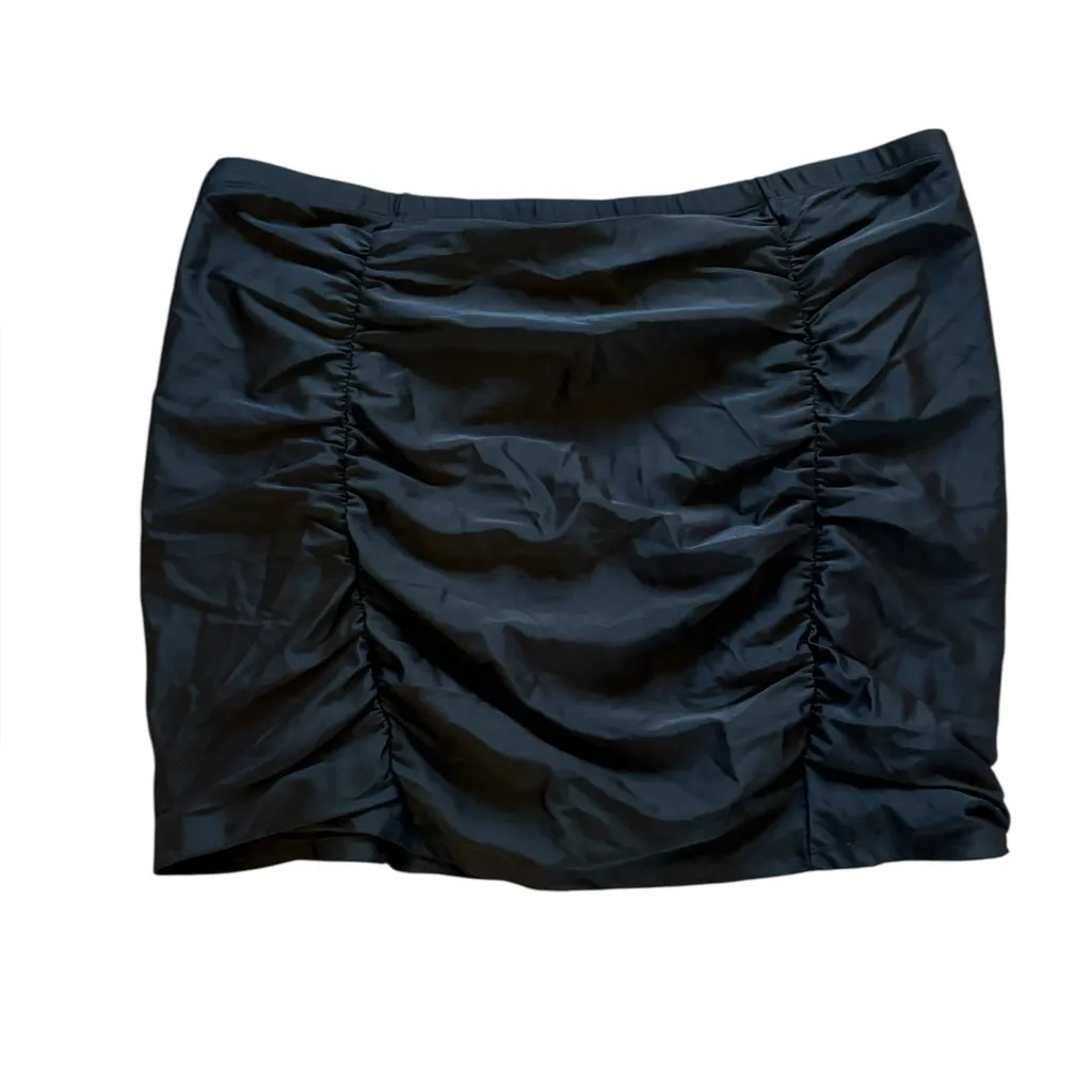 Torrid High Rise Short Ruched Swim Skirt Womens Size 3X NEW Tummy Control Black - Image 4