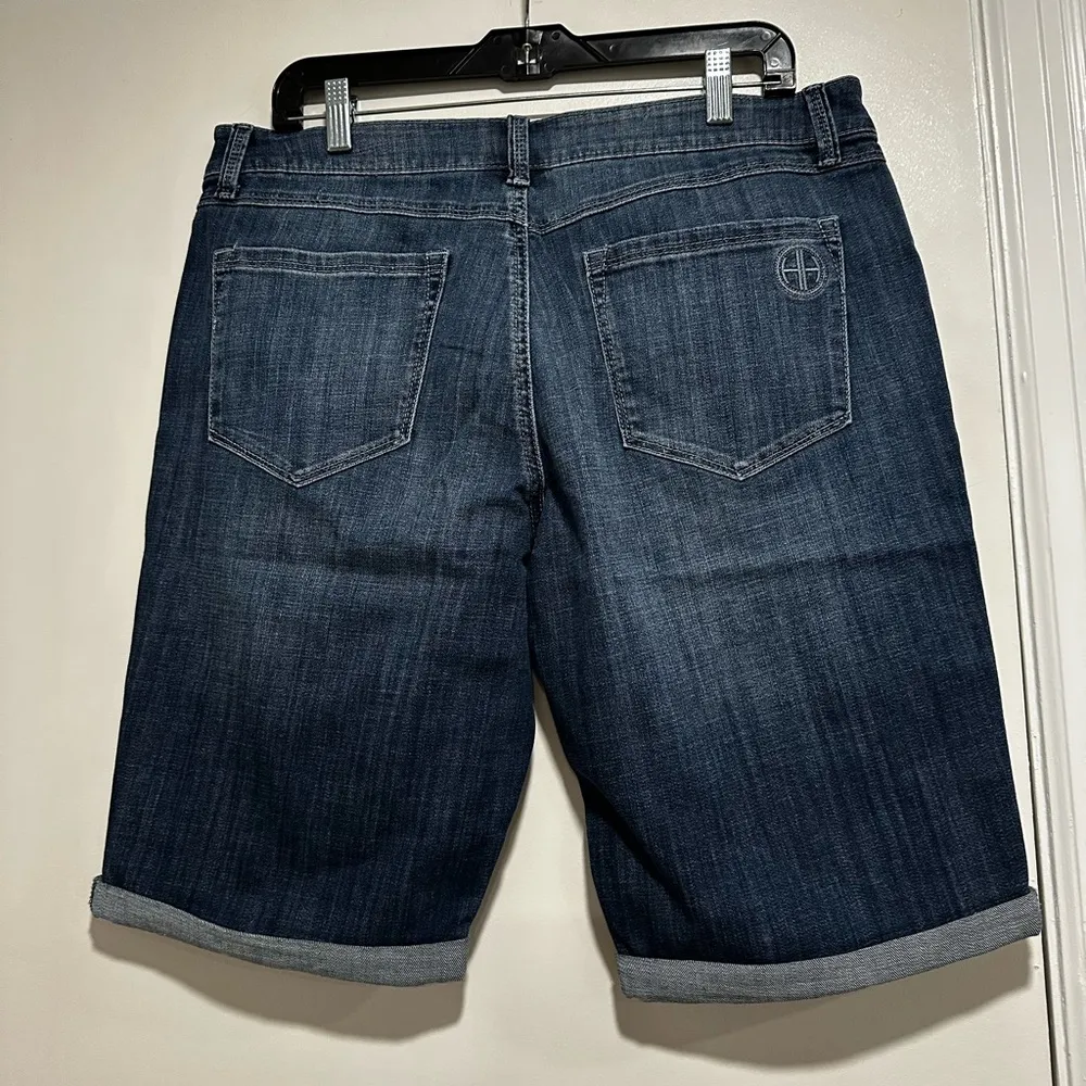 NWT Hot for Hollywood Classic Denim boyfriend Knee Grazer Stretch Shorts. Sz: 14 Blue - Image 2