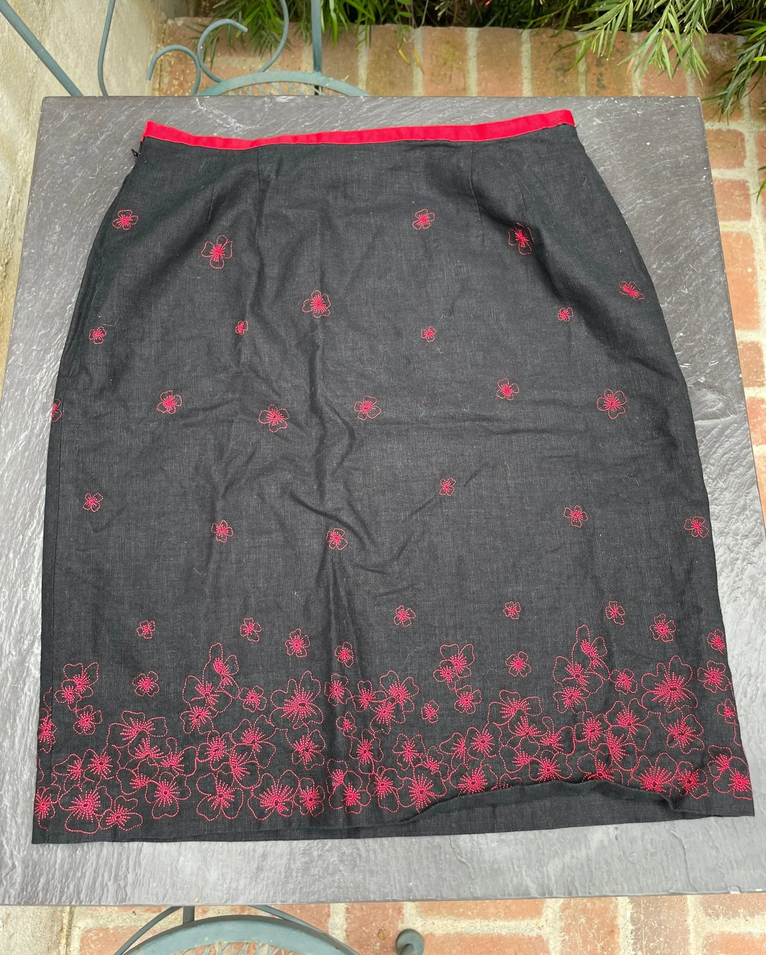 black floral pencil skirt - Image 2