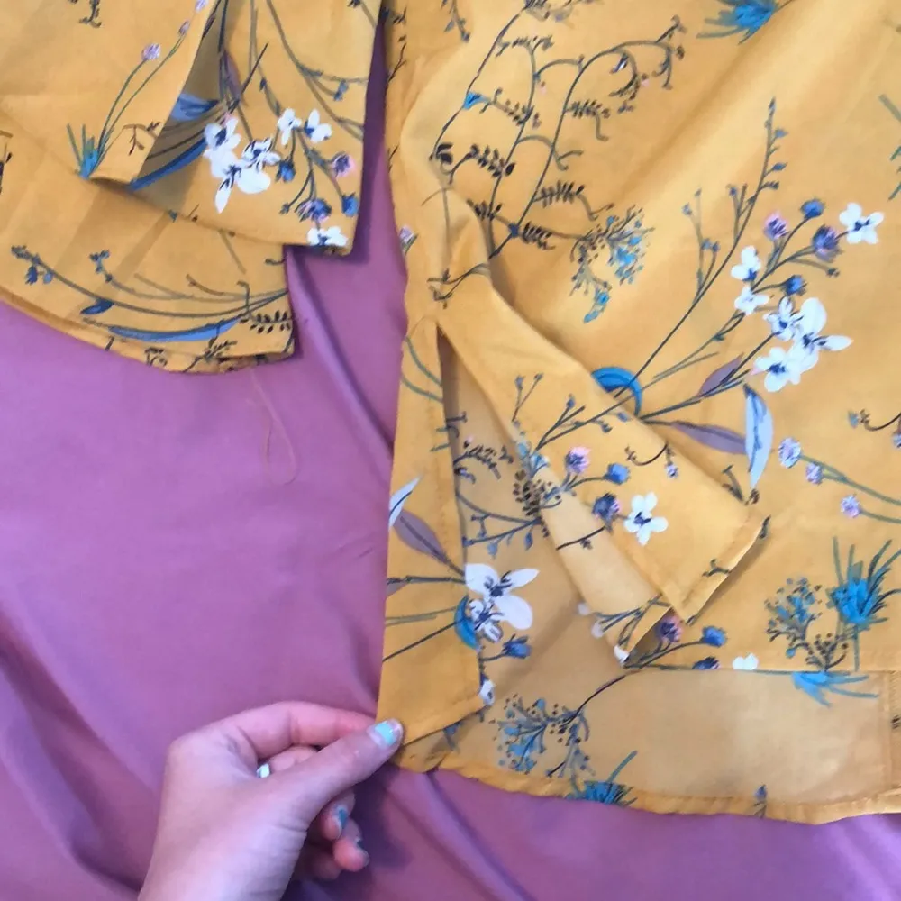 GOLD YELLOW FLORAL V NECK TOP TIE BACK - Image 3