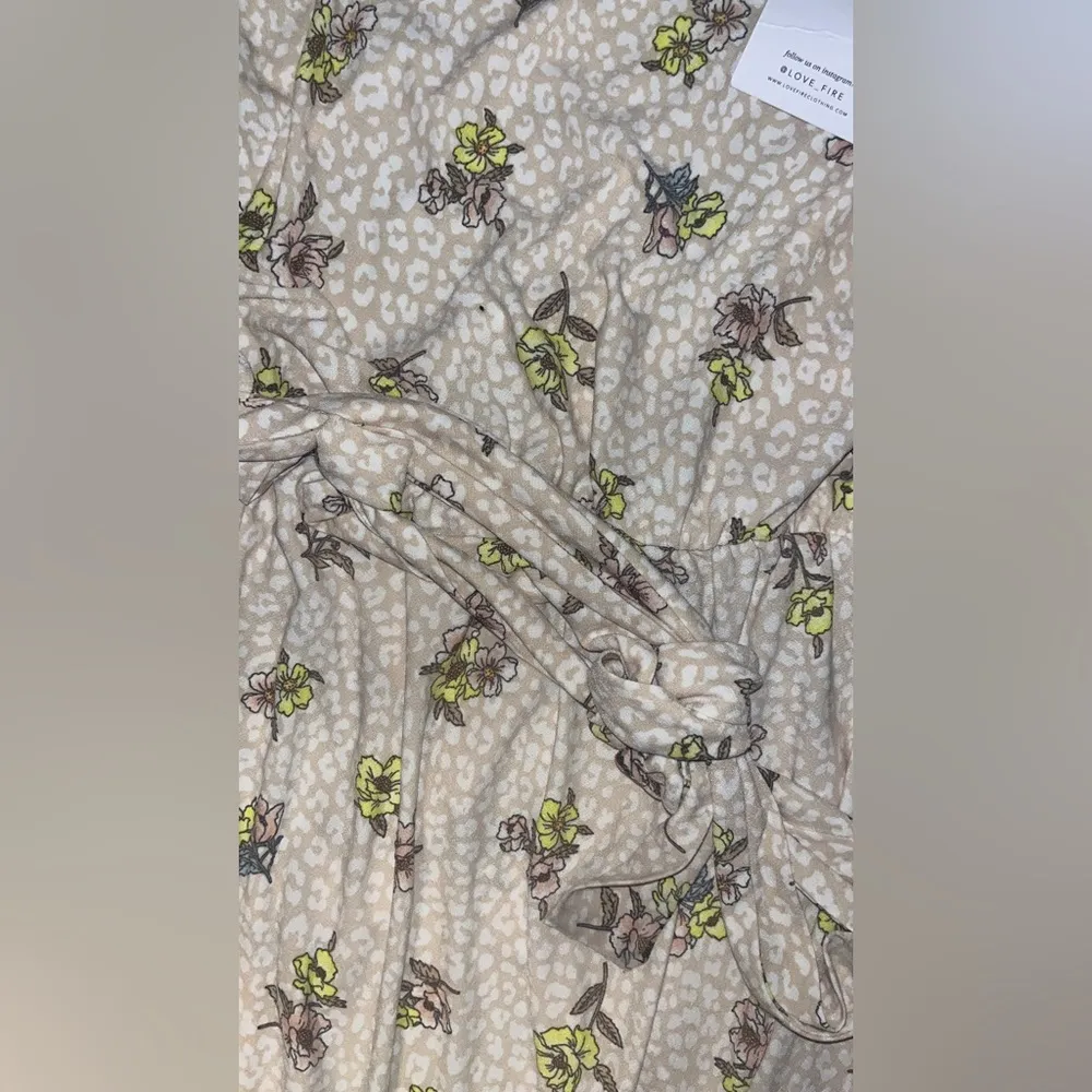 New LOVEFIRE FLORAL PRINT FAUX WRAP MAXI DRESS SZ 3X Tan - Image 6