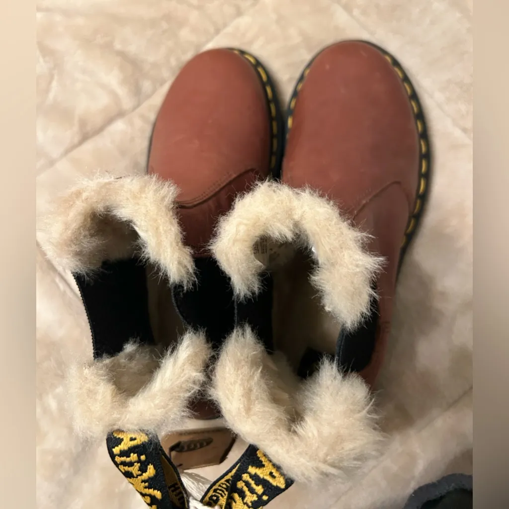 2976 doc martens Women's Faux Fur Lined Chelsea Boots 37 us 6 warmwair - Image 5