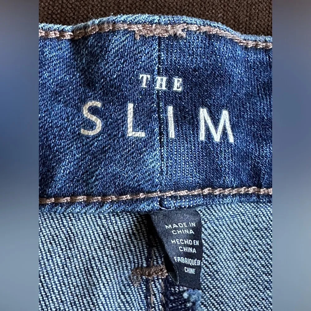 WHBM Blue Slim Straight Mid Waist Jeans Beaded  Embroidered Floral  Print Sz 8P - Image 8