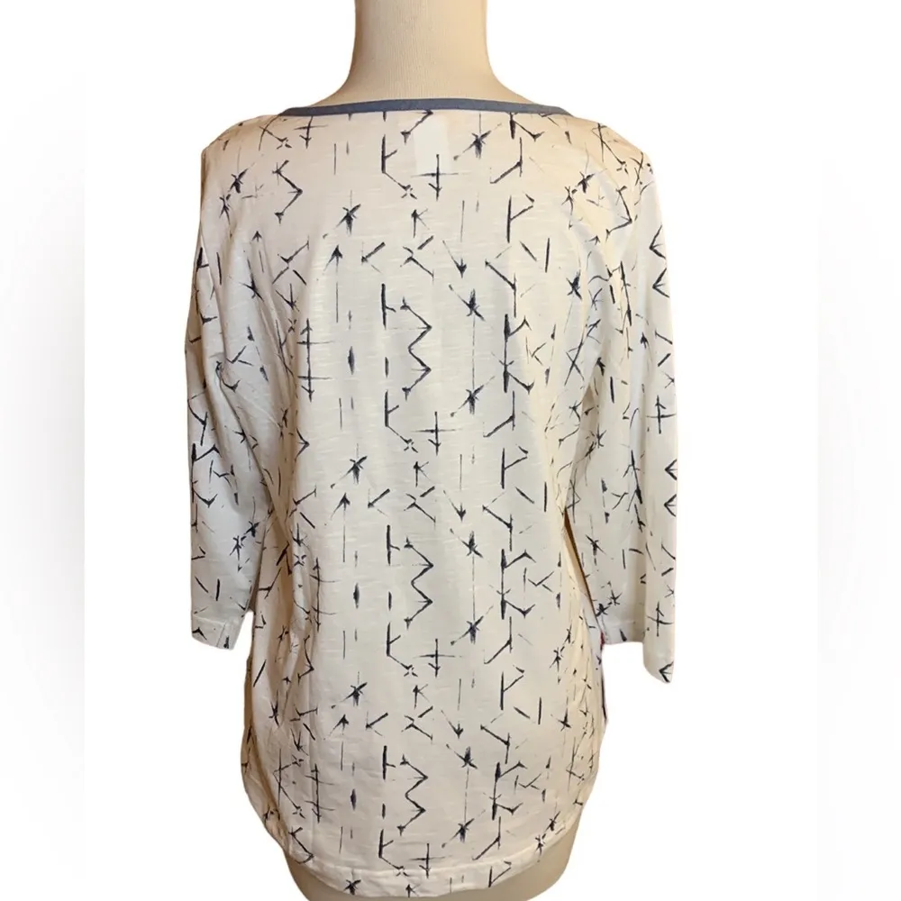 Ambria White w/ Blue Top that has blue and red trim, slits, silver buttons Size 8 - Image 3