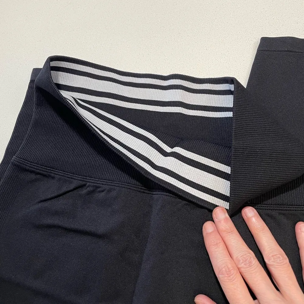 NWT Victoria’s Secret PINK Yoga black leggings size M. - Image 9