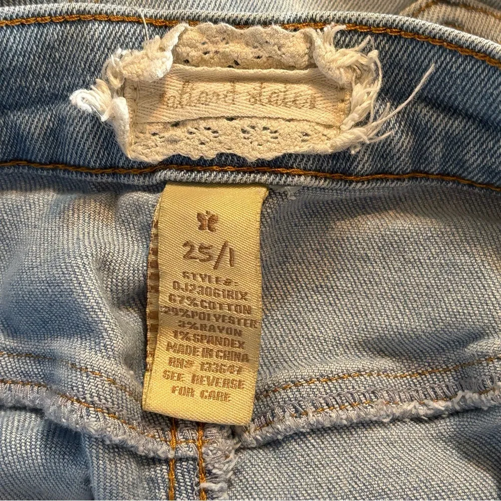 Altar’d State Distressed Light Wash Denim Jeans size 25/1. - Image 9